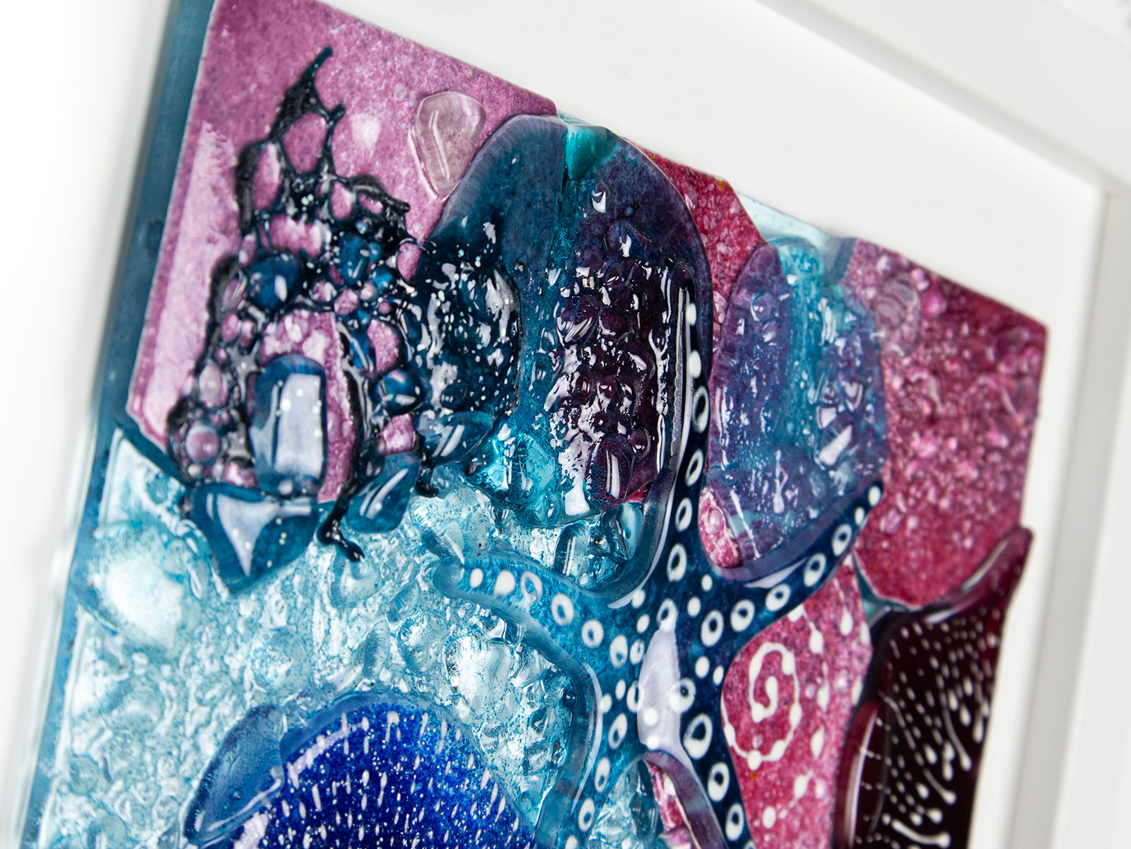 Detailing in fused glass art frame inspired by the ocean, created with texture and coastal colours with pink hues. A unique piece of wall art, handmade in Cornwall, Launceston. 